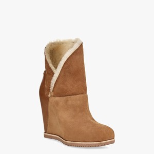 Ugg Classic Mondri Cuff Women Fashion Boots Brown (1586ZGOSJ)